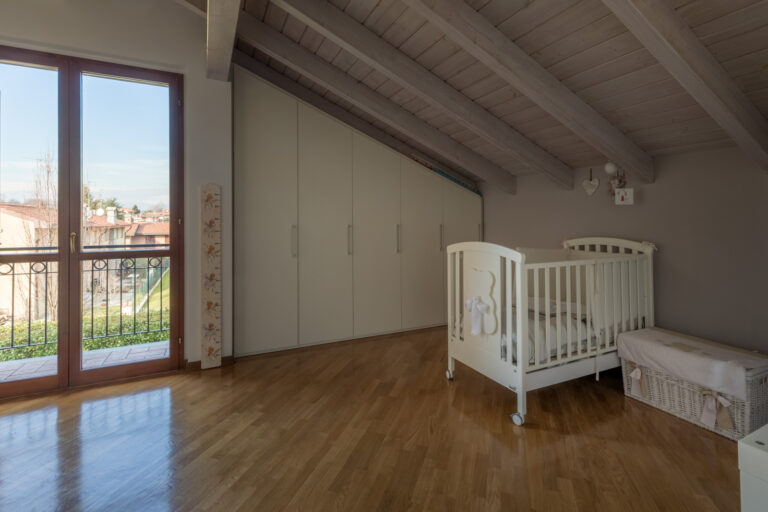 Scopri il segreto per vendere le case a clienti che stanno comodamente seduti sul divano di casa