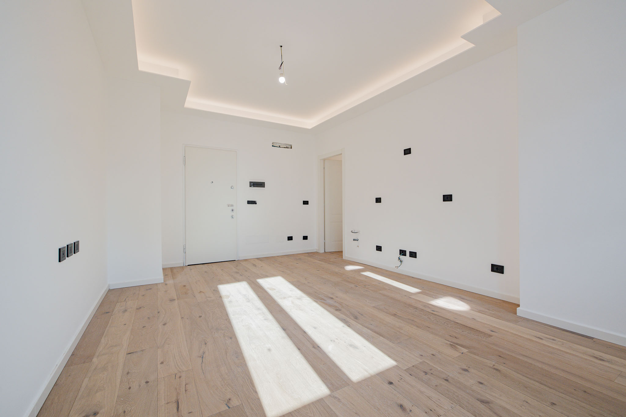 Stanza vuota arredata digitalmente con virtual staging