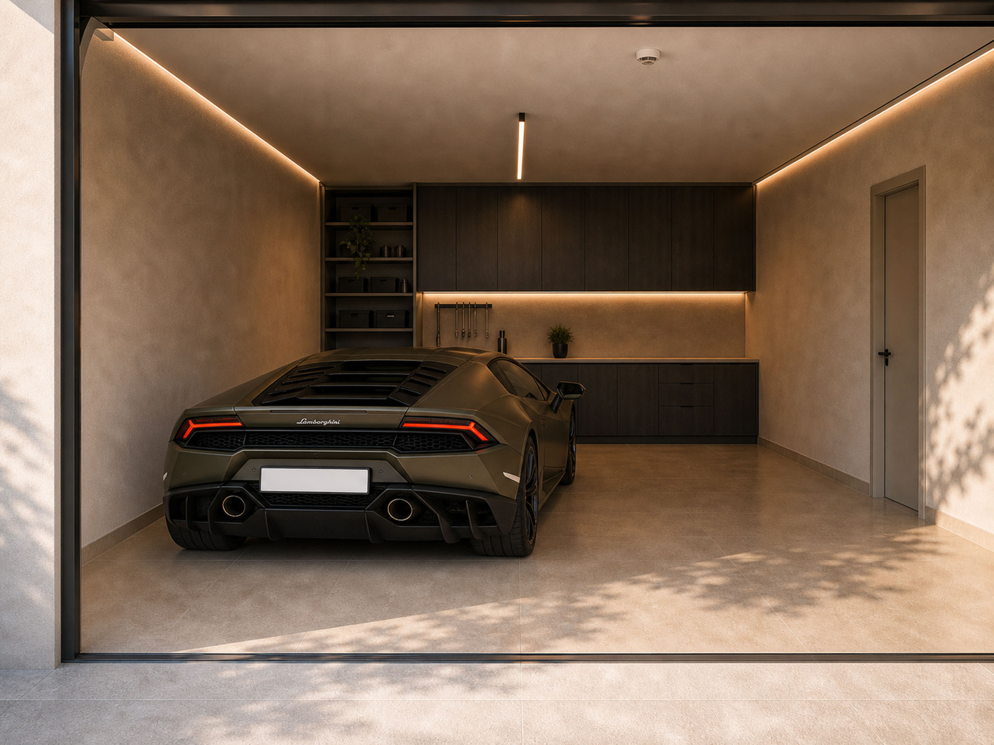 Dettaglio lifestyle con auto sportiva nel garage della villa